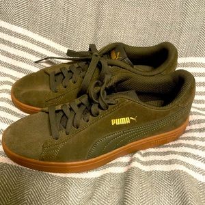 Puma Hunter Green with Tan Rubber Soles Shoes Size 7
